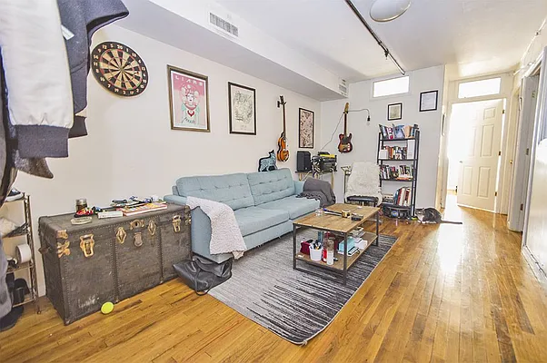 Rented by Level Group | media 14