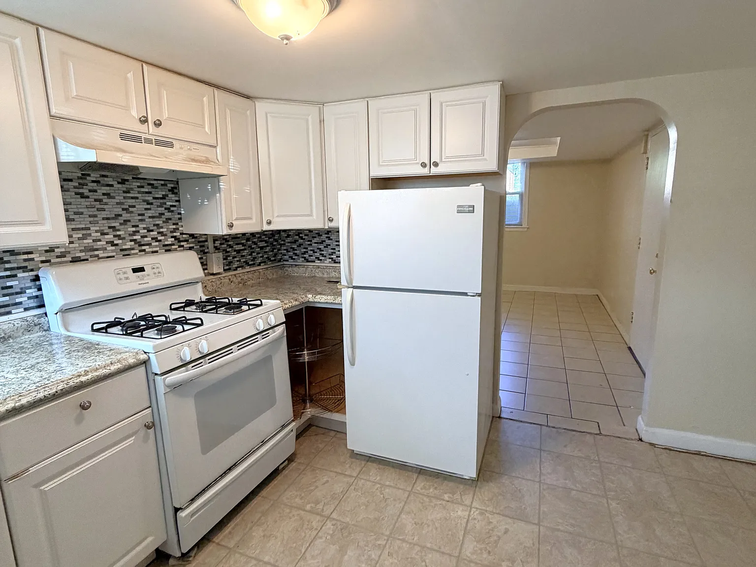 2 bed, 800 sqft, $2,300 — Photo 4