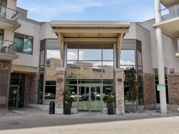 1235 Bayly St #1415, Pickering, ON L1W 1L7