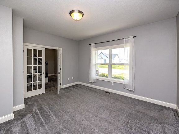 4th image of 9812 Hazelwood Ave