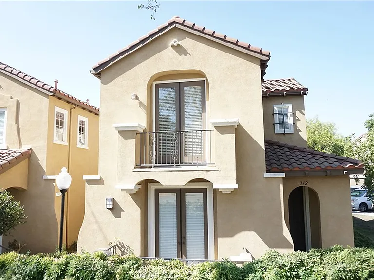 1372 McFadden Dr — Photo 1