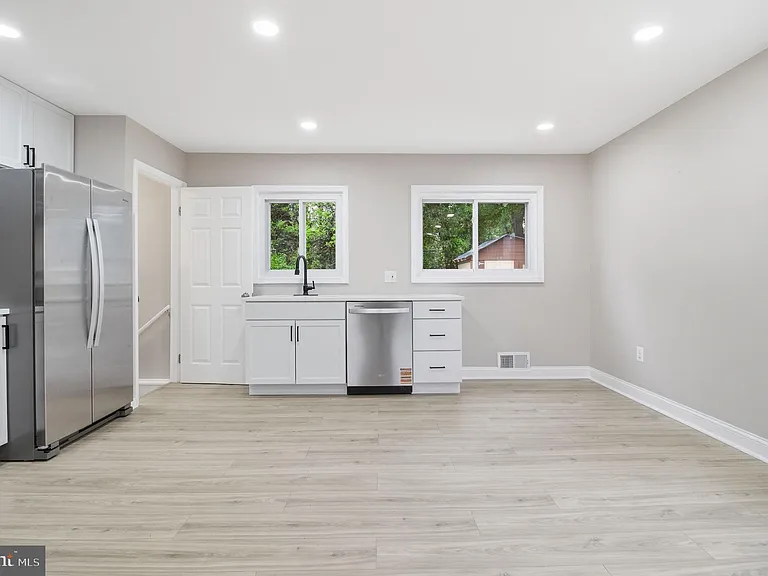 13206 Staggs Ct — Photo 7