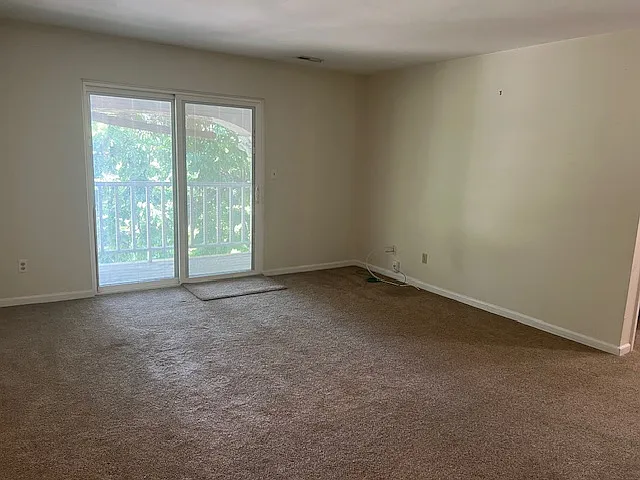 2 bed, 784 sqft, $1,350 — Photo 2