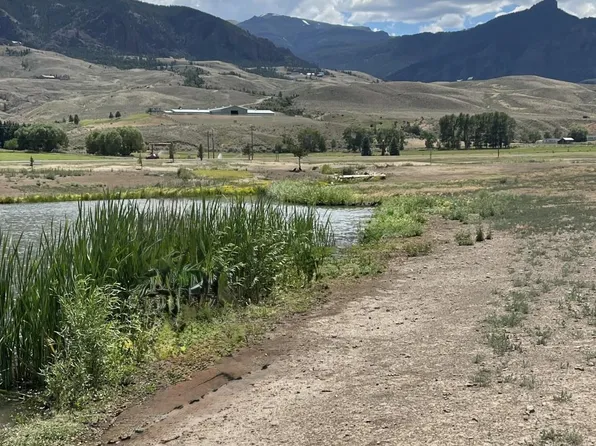 78 Stillwater Dr #102, Cody, WY 82414