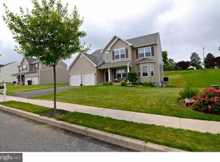 1008 Country Walk Dr, Pottstown, PA 19465