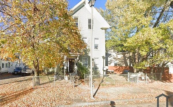 1st image of 196 Laurel St APT 3