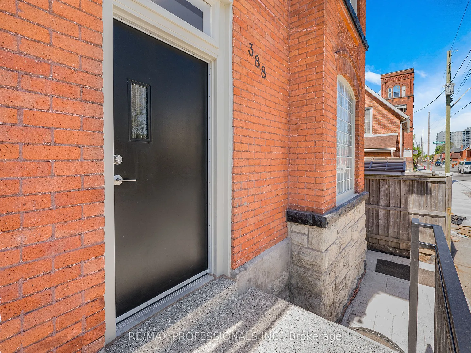 2 bed, $2,000 — Photo 2