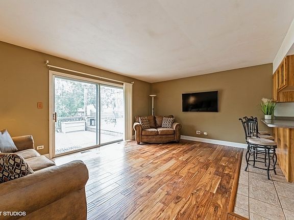 3rd image of 8110 Kingsbury Dr