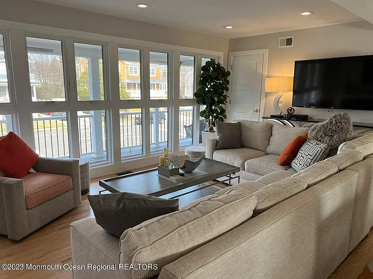141 Osborne Ave — Photo 18