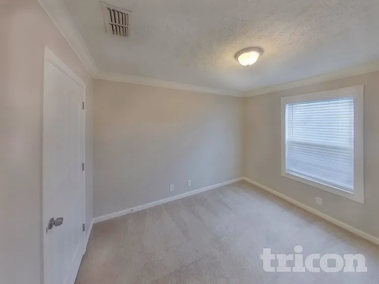 1258 Tiree Dr — Photo 8