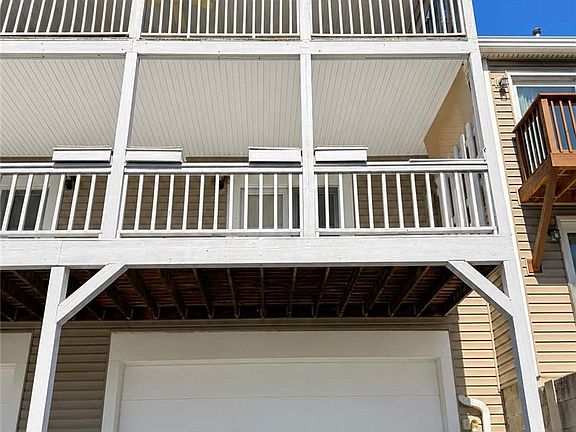 3rd image of 2663 Hunters Point Dr
