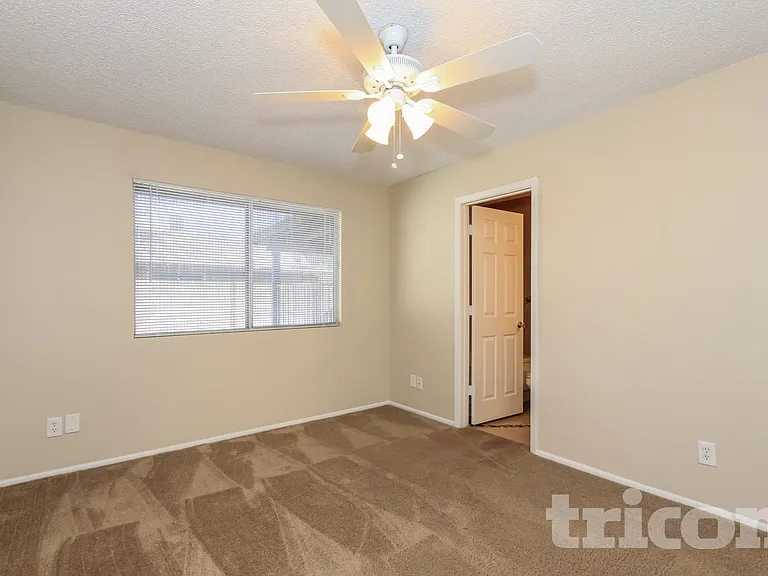 5526 W Angela Dr — Photo 7