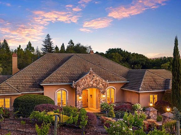 2nd image of 2620 Vineyard Dr