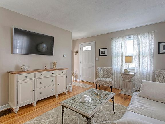 View as you enter your new, trendy rental!