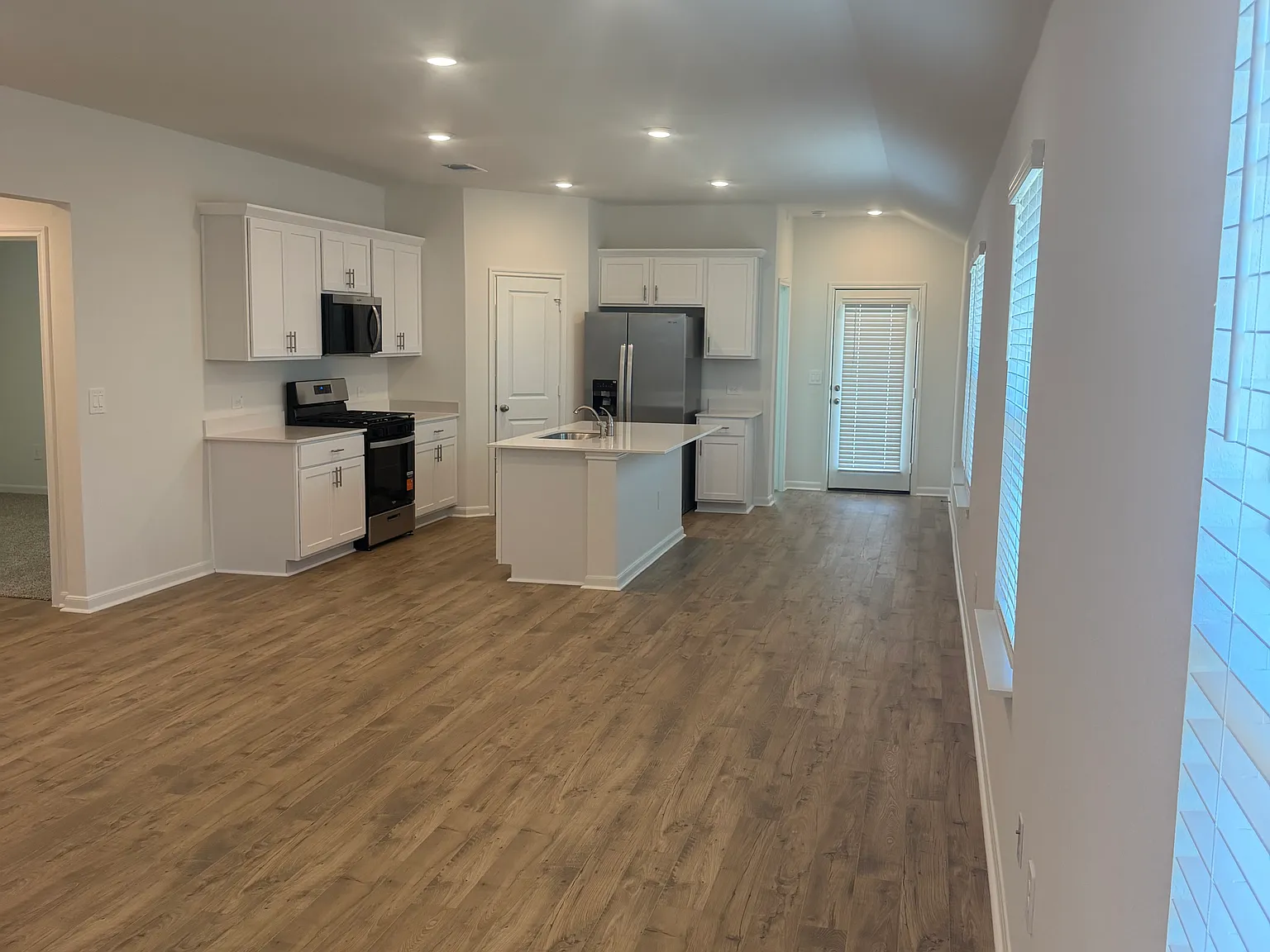 3 bed, 1535 sqft, $1,995 — Photo 1
