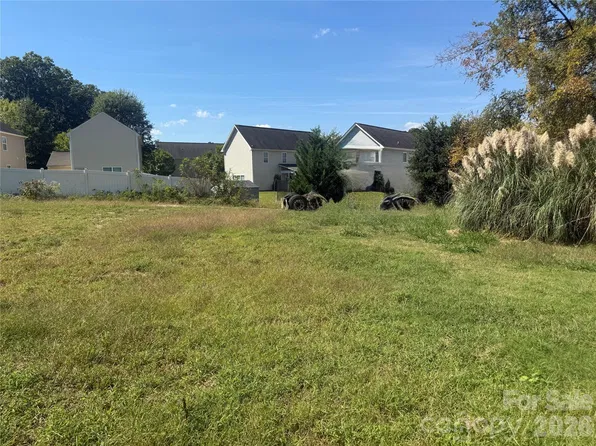 815 Oakdale Rd, Charlotte, NC 28216