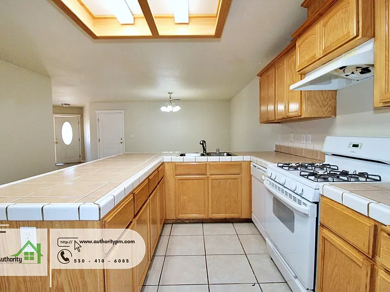 21962 Klamath River Pl — Photo 9