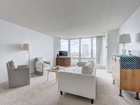 250 E Harbortown Dr APT 902, Detroit, MI 48207