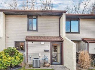 9 W Azalea Ln, Mount Laurel, NJ 08054