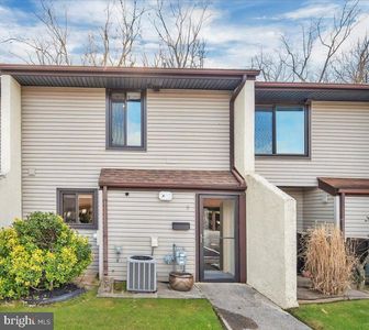 9 W Azalea Ln, Mount Laurel, NJ, 08054