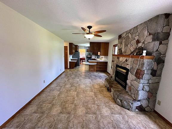 3rd image of 608 Pinetree Dr