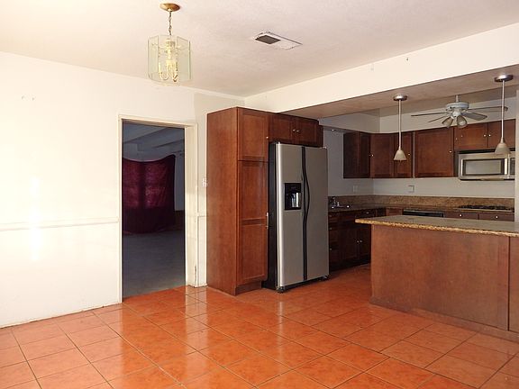 5th image of 439 E Lomita Blvd