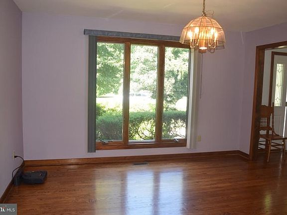 3rd image of 41 Beech Hill Dr