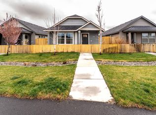 3210 NW 10th St, Redmond, OR 97756