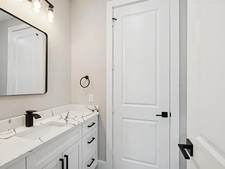 2618 Martinas Ct — Photo 16