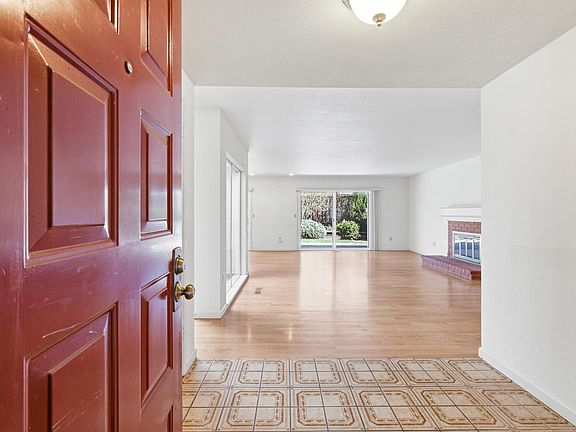 4th image of 8886 Oakmont Drive