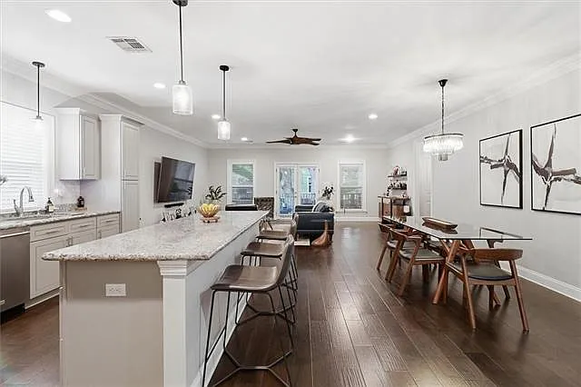 5024 Paris Ave — Photo 3