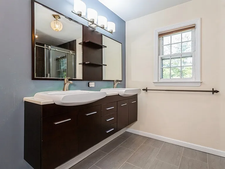 437 Summit St — Photo 20
