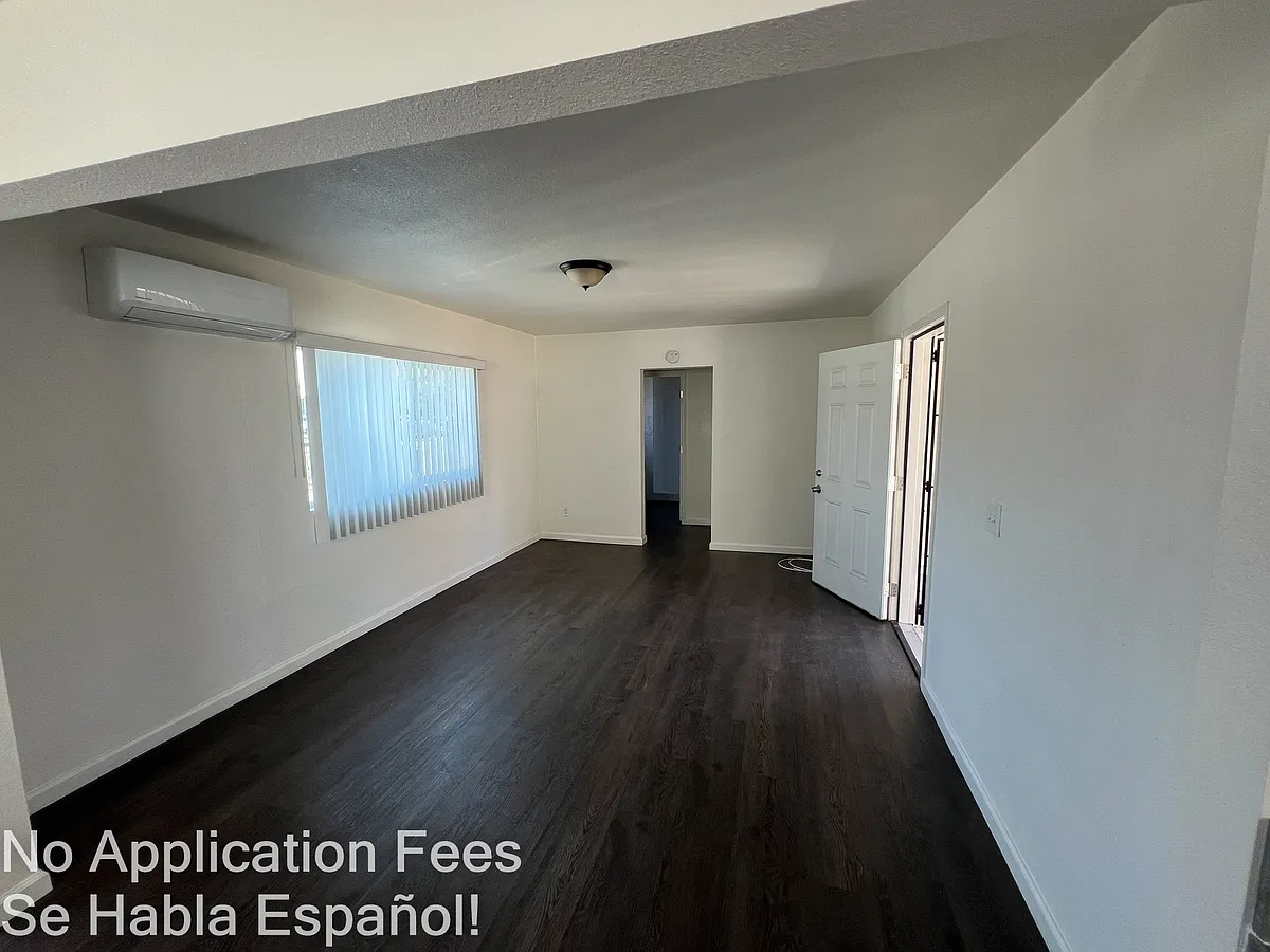 Building Photo - 489 W 23rd St