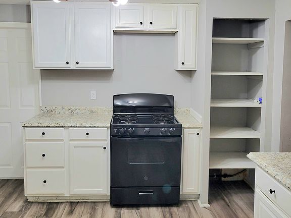 3rd image of 208 Oak St #2R