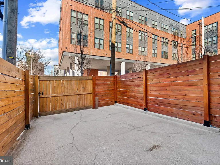 412 E Lanvale St — Photo 27