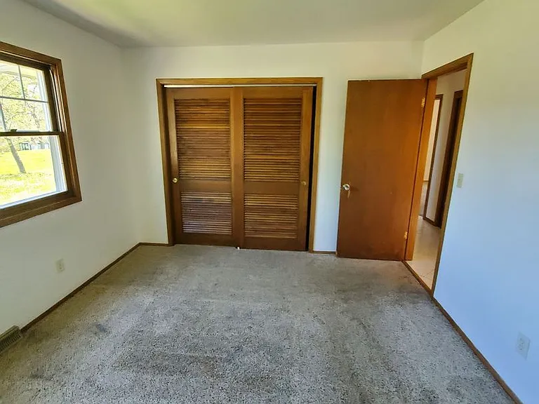 N55W21387 Logan Dr — Photo 16