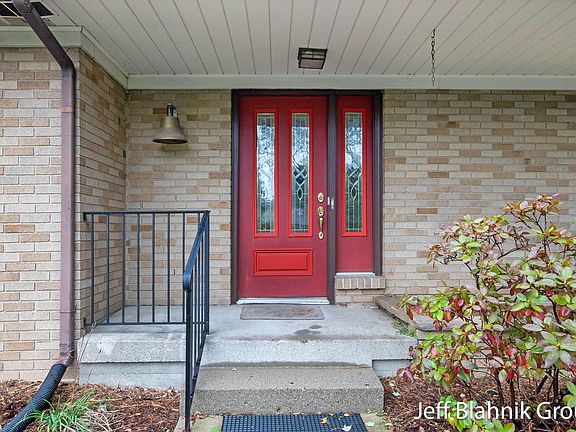 4th image of 626 Carpenter Ave NW