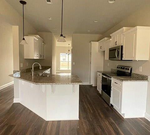 4th image of 414 Fox Haven Drive