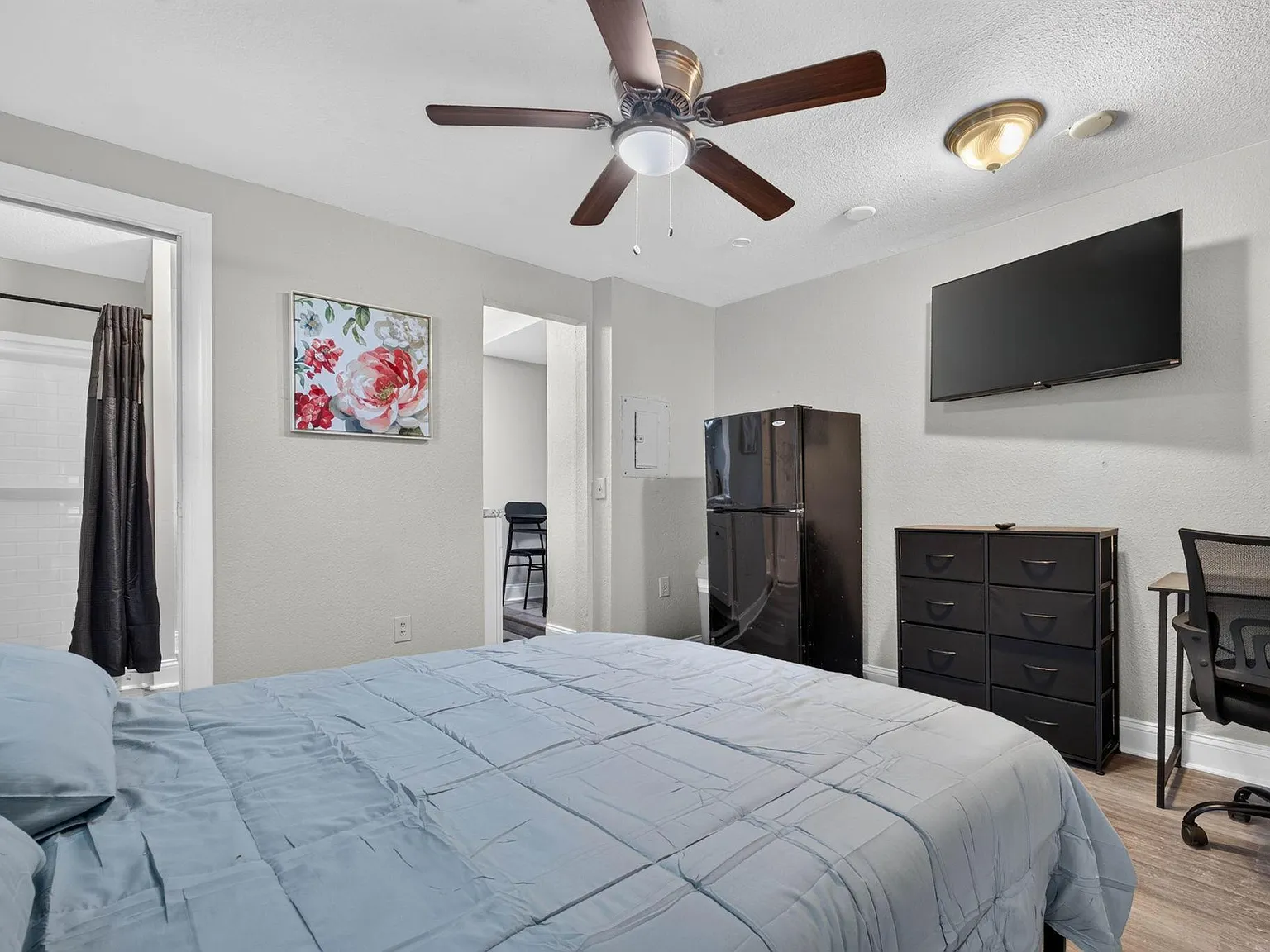 1 bed, 1.0 bath, 300 sqft, $1,754 — Photo 2