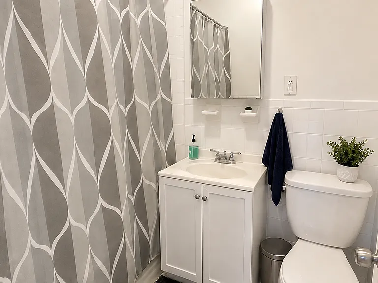 157 E 33rd St #4 — Photo 8