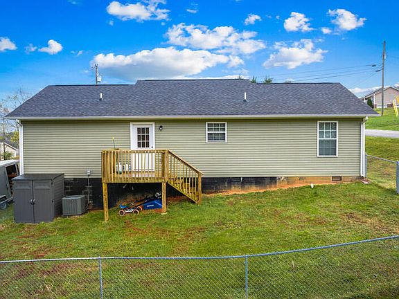 4th image of 711 Privet Dr