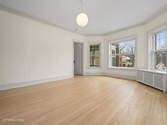 2nd image of 1228 W Elmdale Ave APT 2