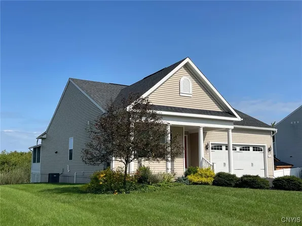 3005 Wheatfield Dr, Chittenango, NY 13037