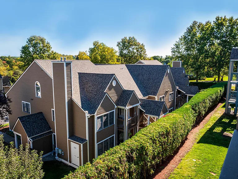 Briar Glen Village — Photo 18
