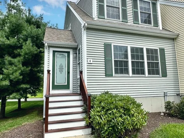 4 Carleton St, Wareham, MA 02571