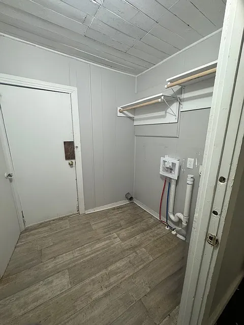Building Photo - 2121 Lyle Ave