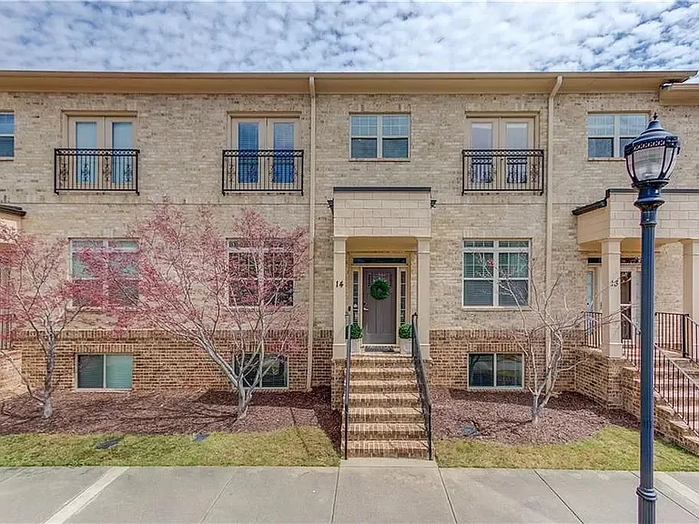 745 Fountainhead Ln NE #14 — Photo 1