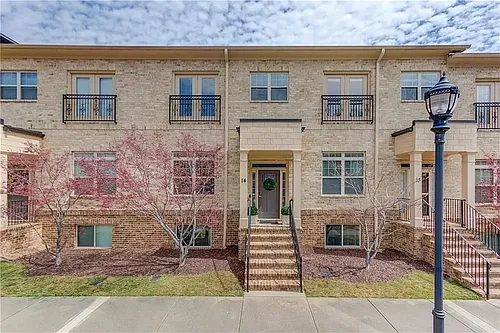 745 Fountainhead Ln NE Photo 1