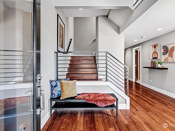 5th image of 2621 Warren Avenue N