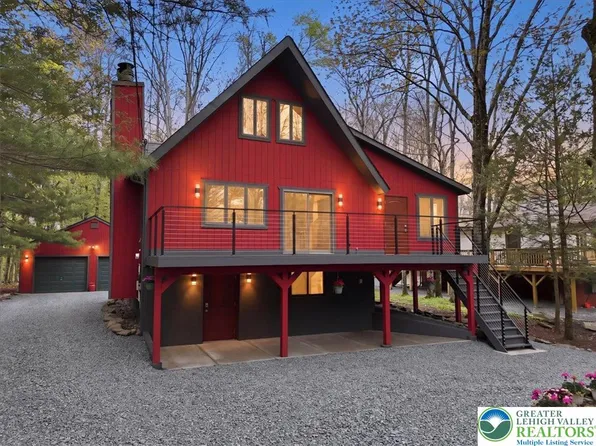 883 Deerfield Ct, Lake Ariel, PA 18436